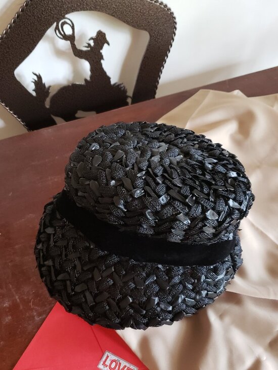 VINTAGE STRAW BLACK SUMMER HAT WITH A VELVET BOW ACCENT main image 4